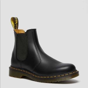 2976 Yellow Stitch Smooth Leather Chelsea Boots